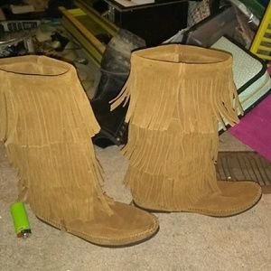 Minnatonka fringe boots